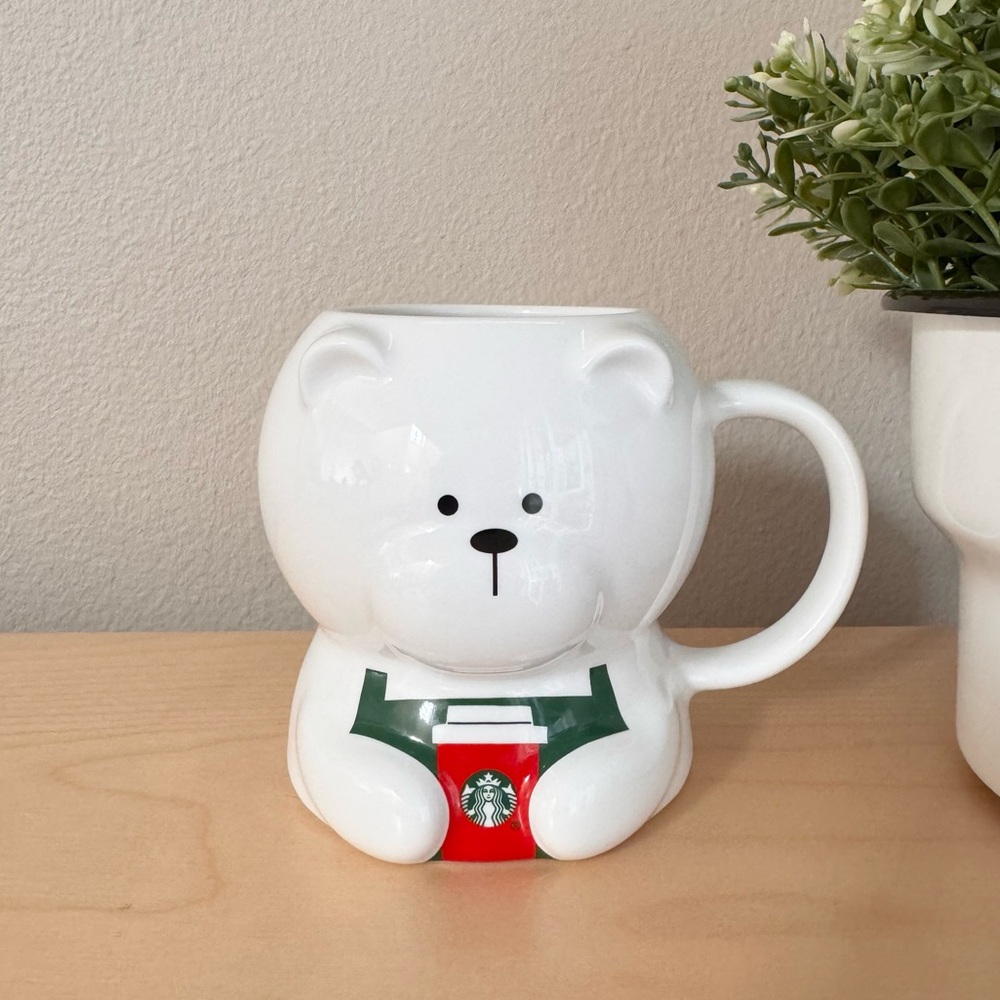 Starbucks Holiday 2025 Bear Barista Ceramic Mug NWT